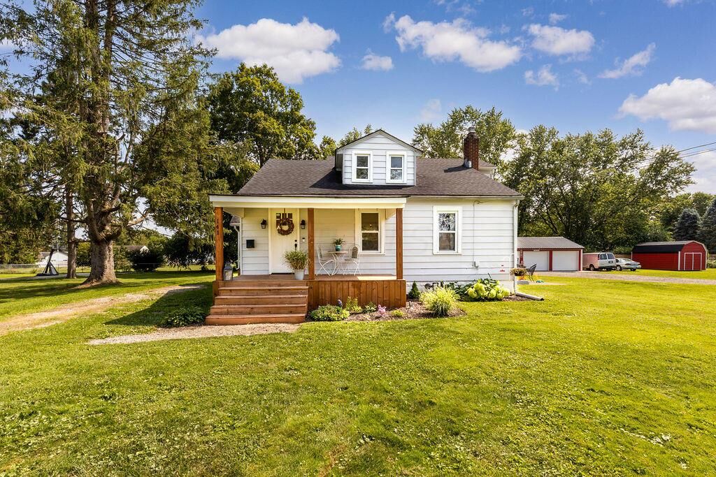 Property Photo: 141 Myrtle Avenue OH 43055