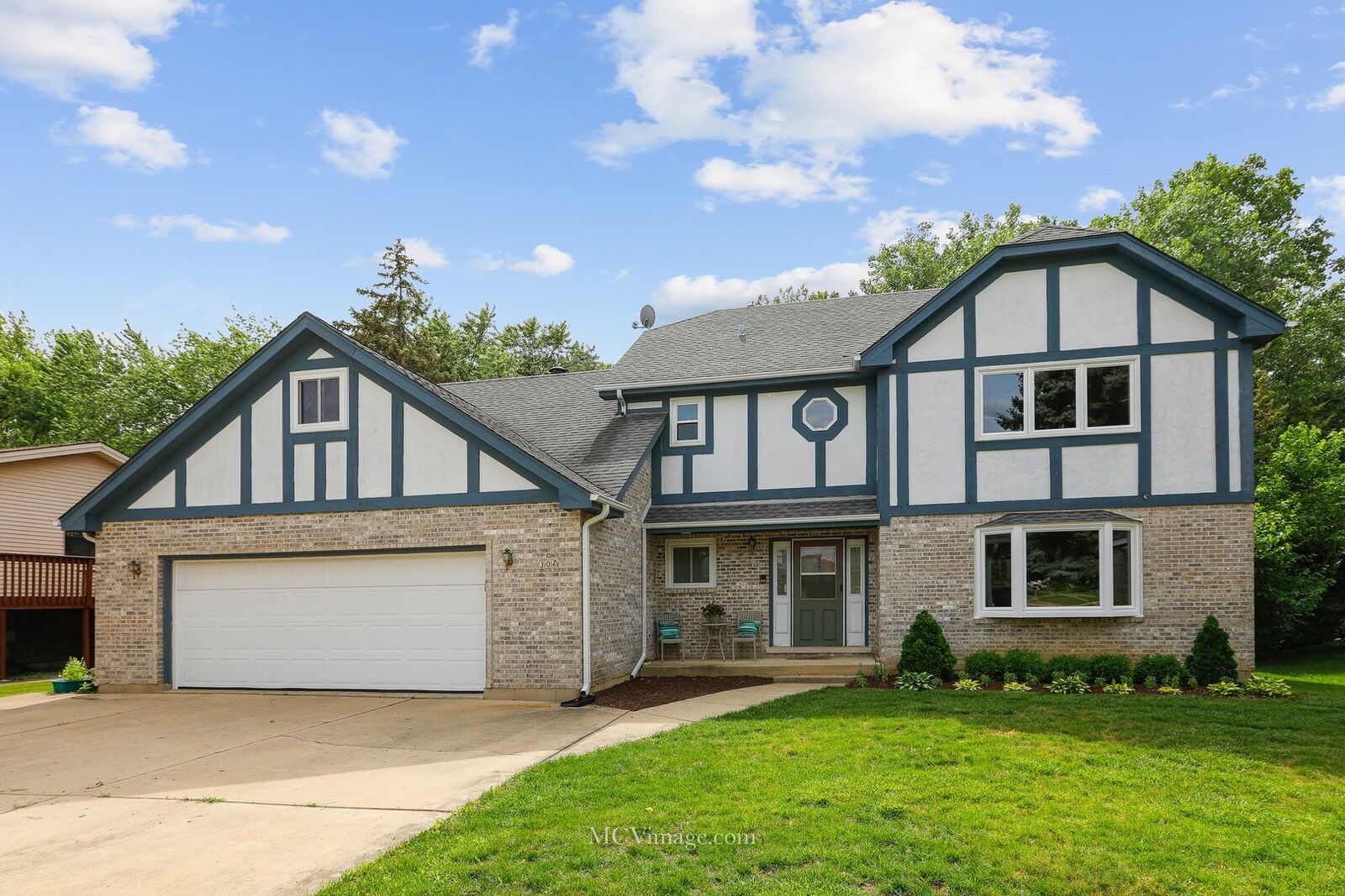 Property Photo:  302 Brookdale Drive  IL 60108 
