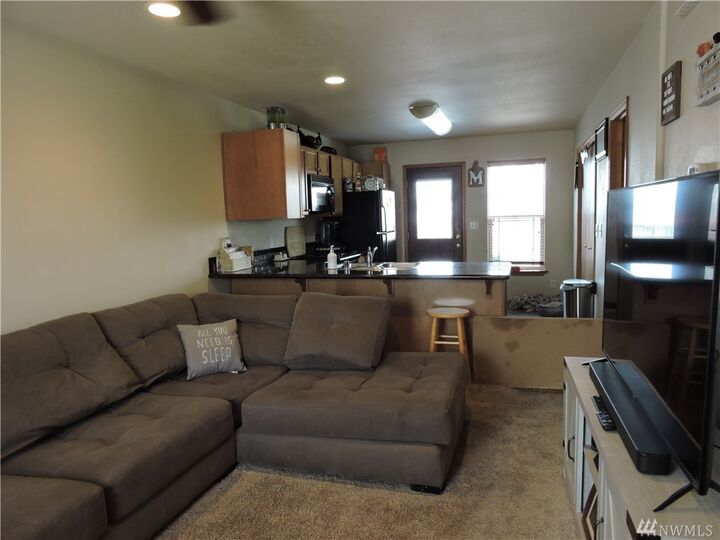 Property Photo:  435 E St NE  WA 98848 