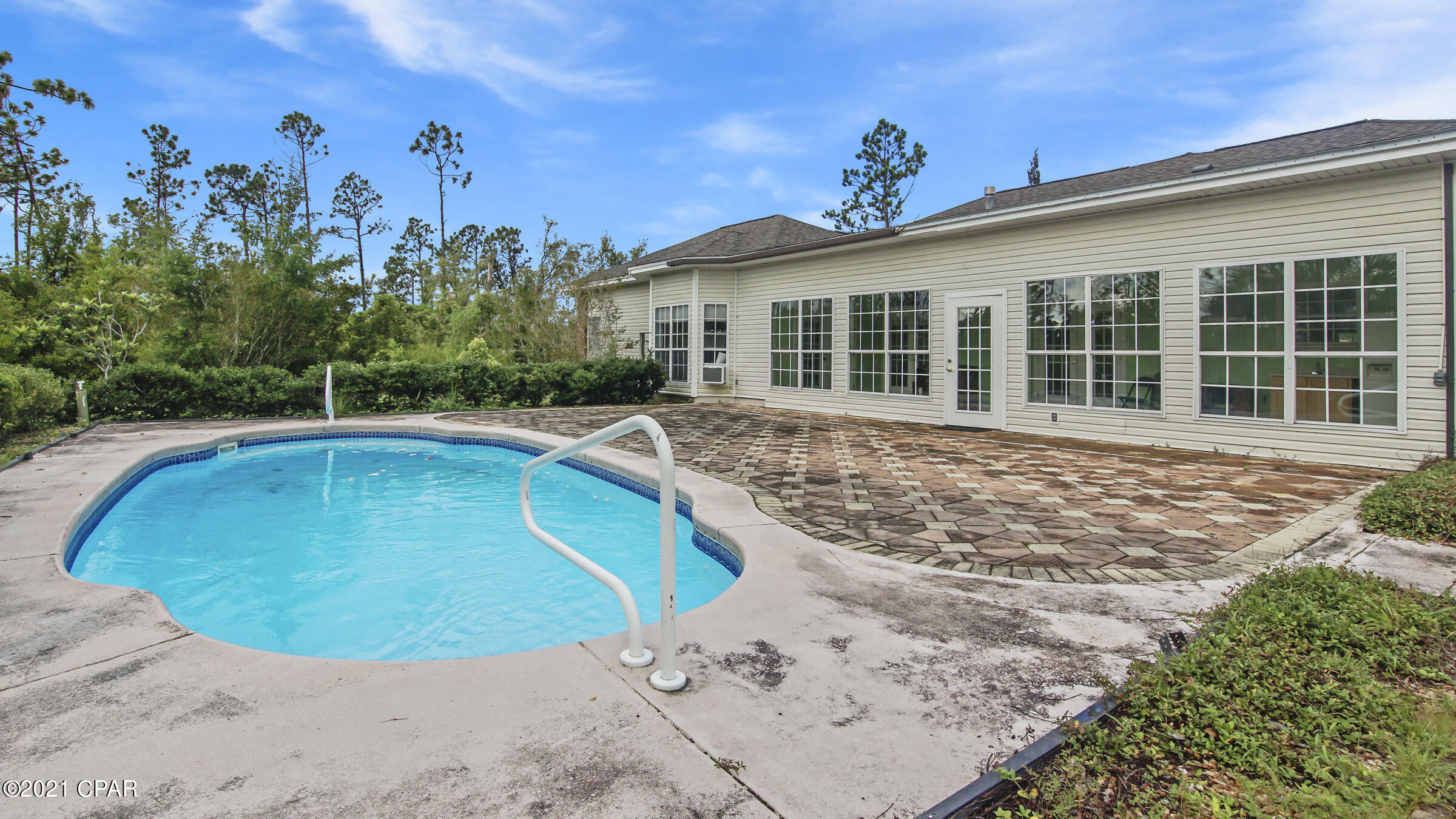 Property Photo:  605 Colonial Drive  FL 32404 