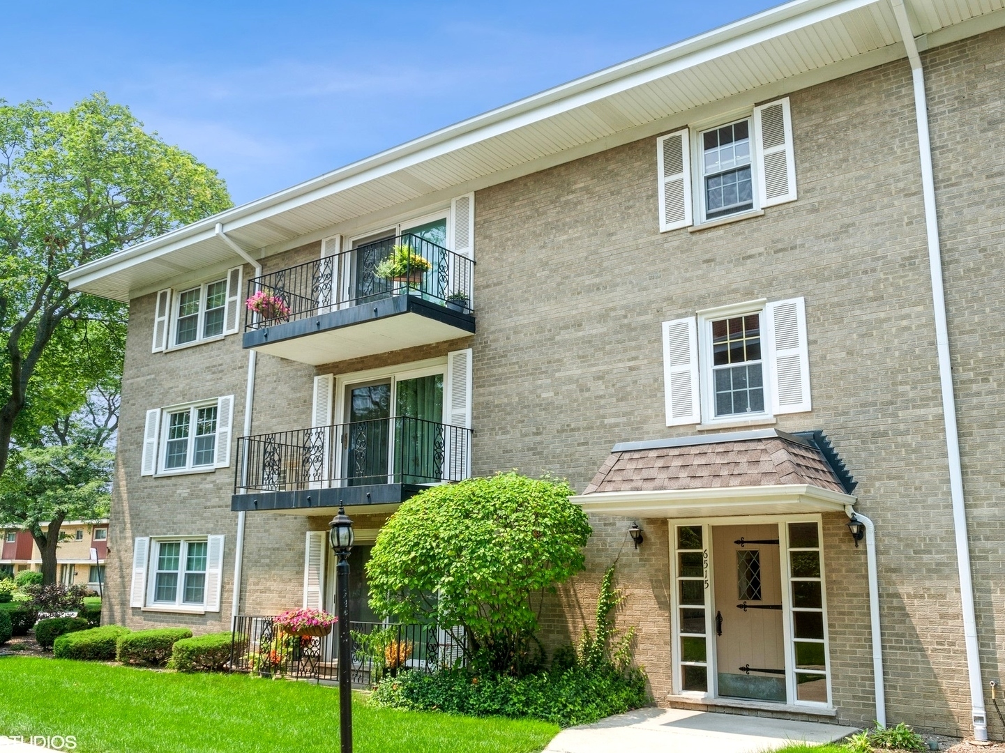 Property Photo:  6515 N Northwest Highway 2H  IL 60631 