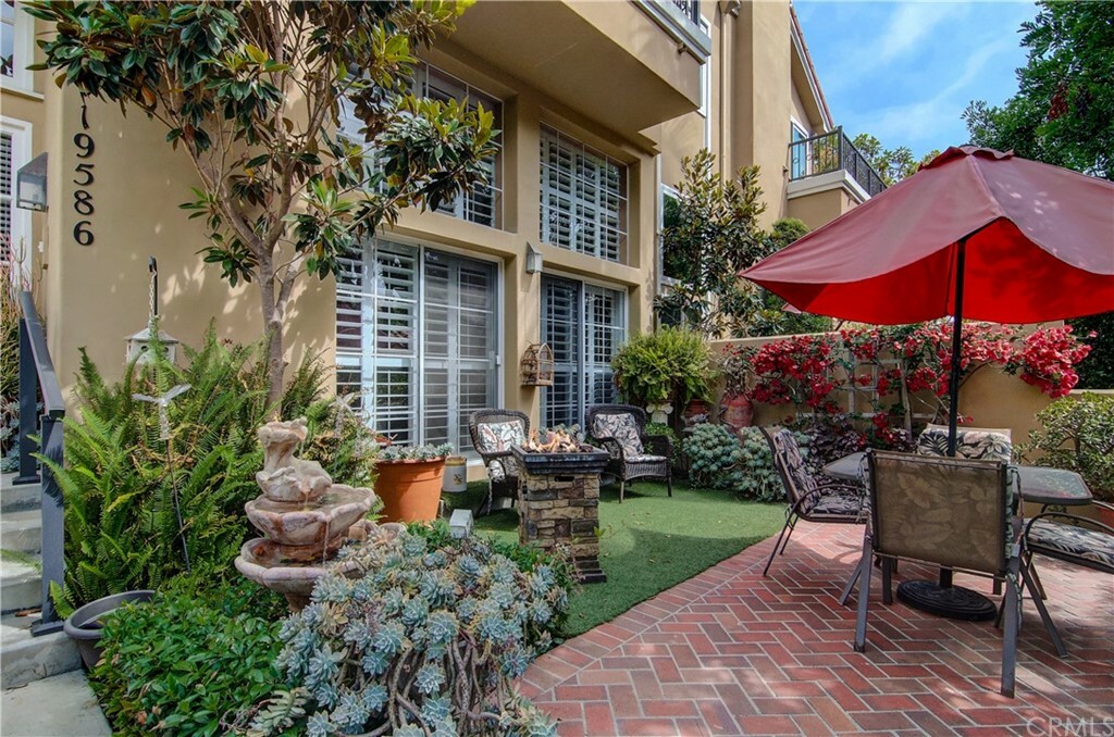 Property Photo: 19586 Oakdale Lane CA 92648