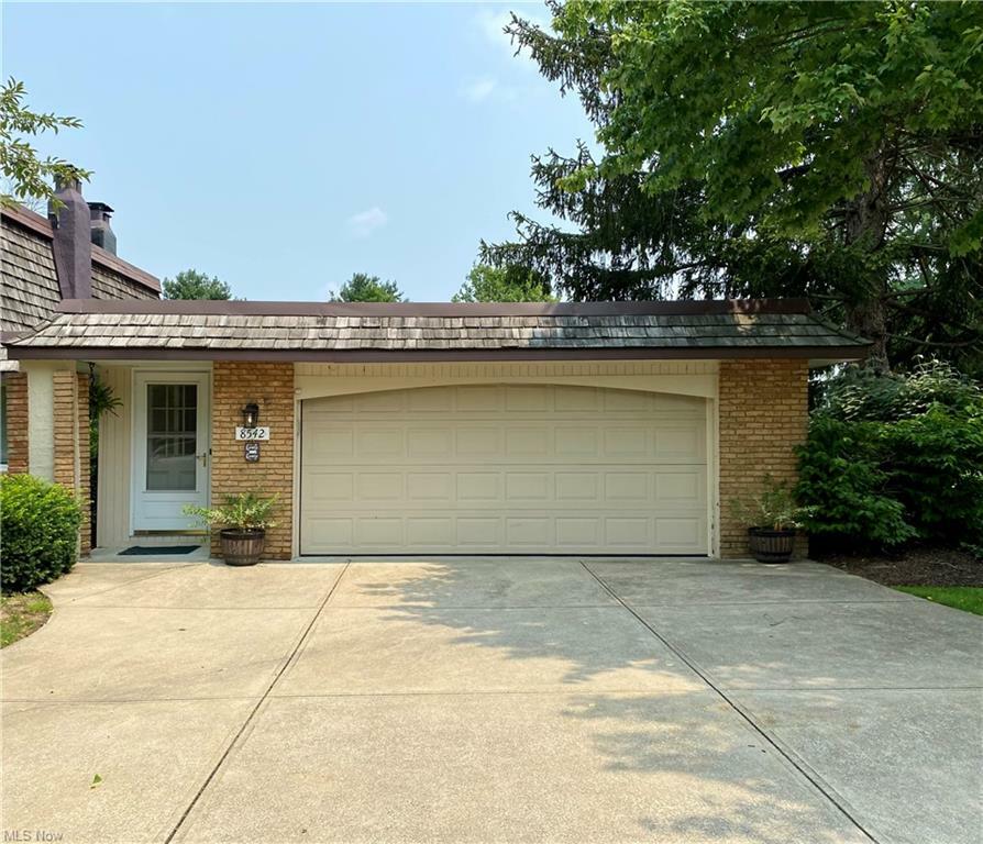 Property Photo: 8542 Tanglewood Trail OH 44023
