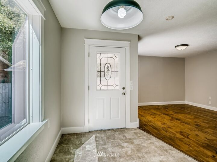 Property Photo:  916 SW 118th St  WA 98146 