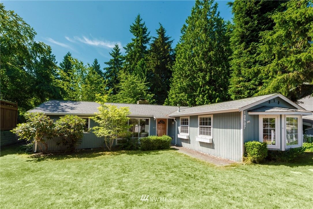 Property Photo: 10907 NE 47th Street WA 98033