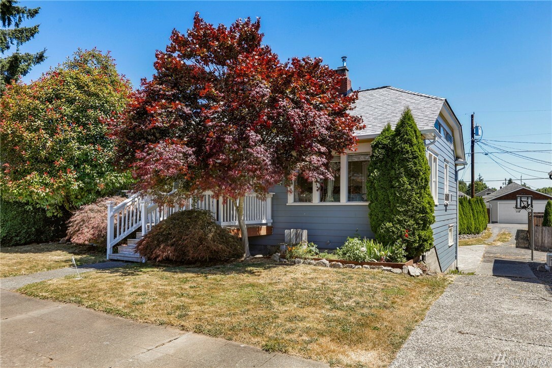 Property Photo:  1823 Oakes Ave  WA 98201 