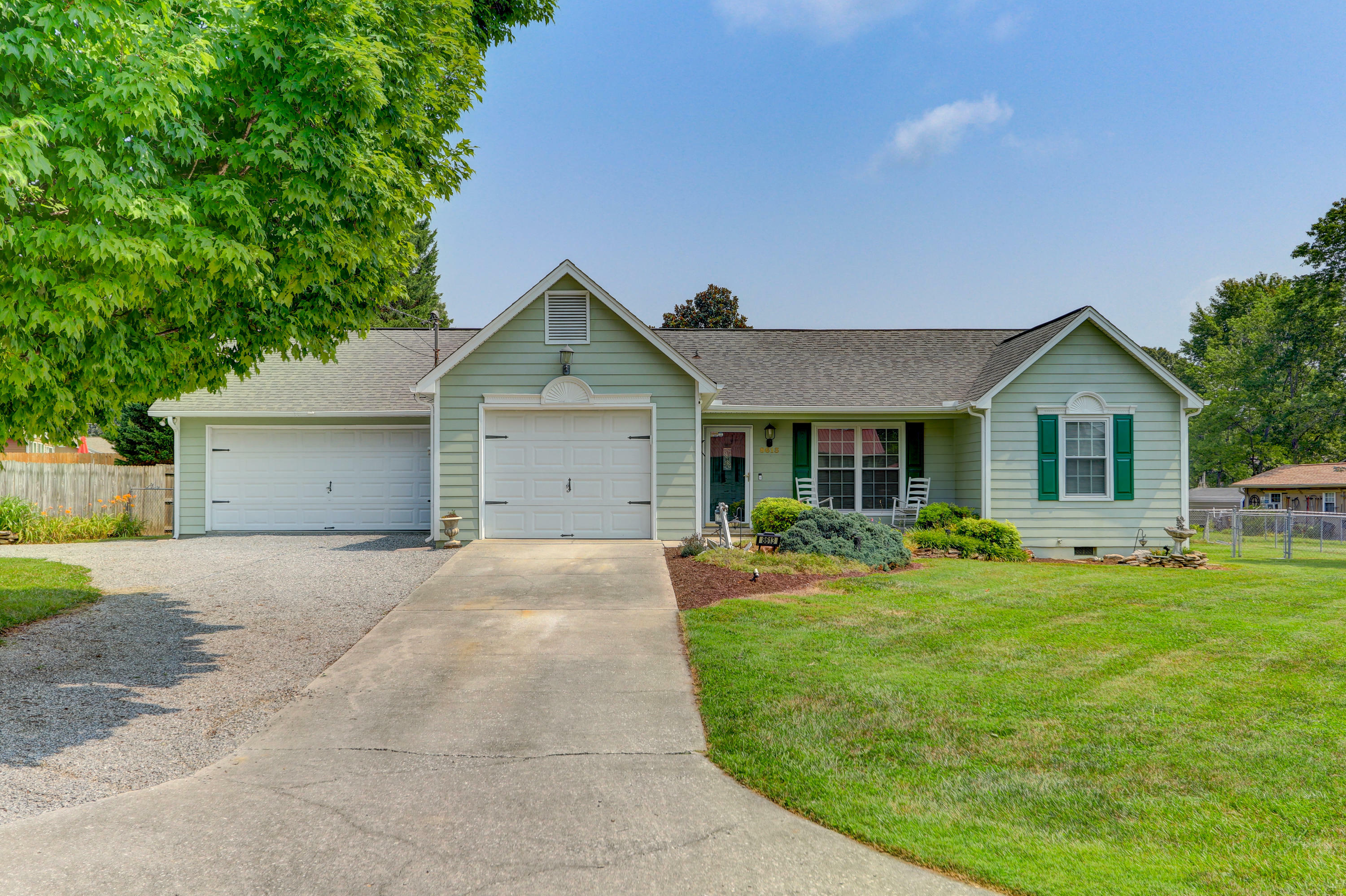 Property Photo:  8613 Royal Oaks Drive  TN 37931 