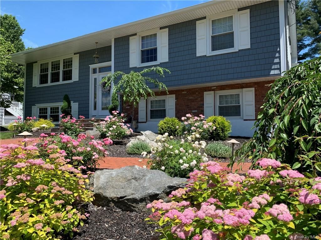 Property Photo:  2646 Springhurst Street  NY 10598 