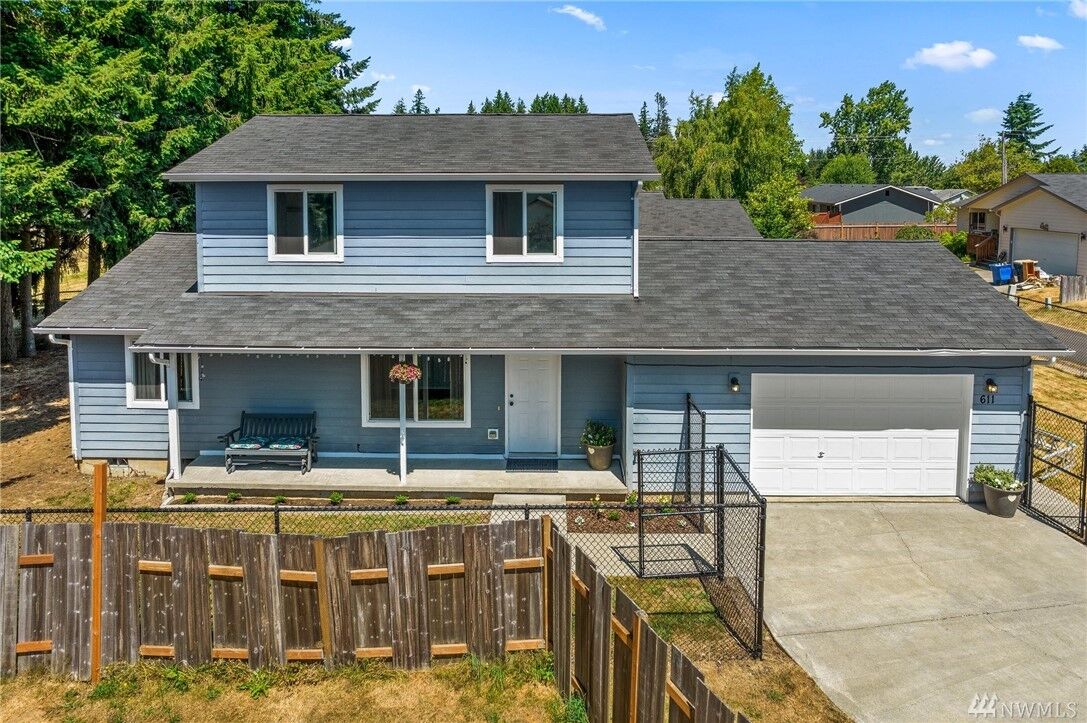 Property Photo: 611 Washington Ct WA 98532