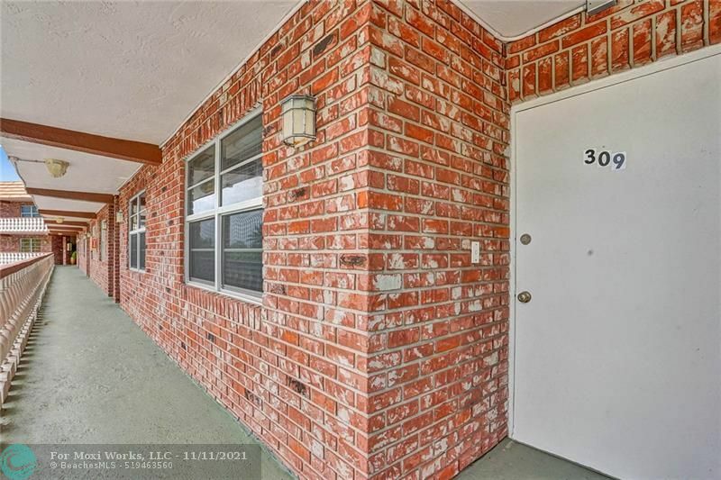 Property Photo:  801 NE 18th Ct 309  FL 33305 