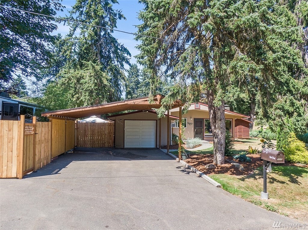 Property Photo:  16337 SE 131st Place  WA 98059 