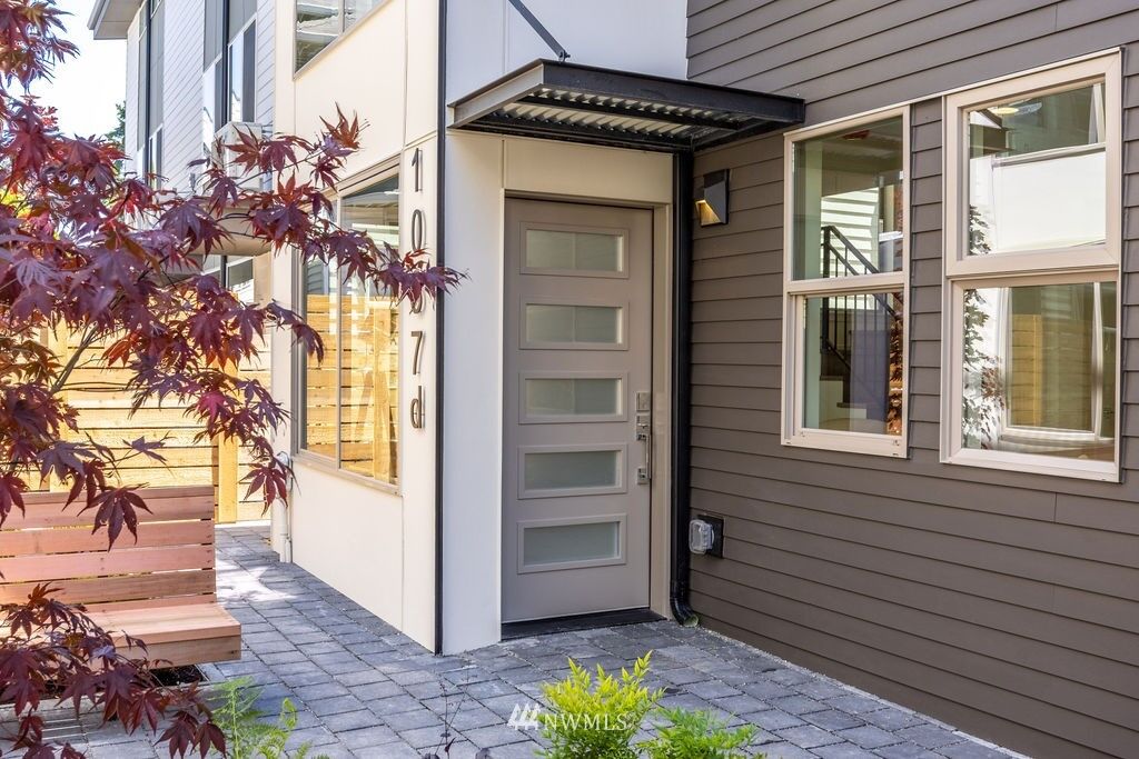 Property Photo:  1037 S Cloverdale Street D  WA 98108