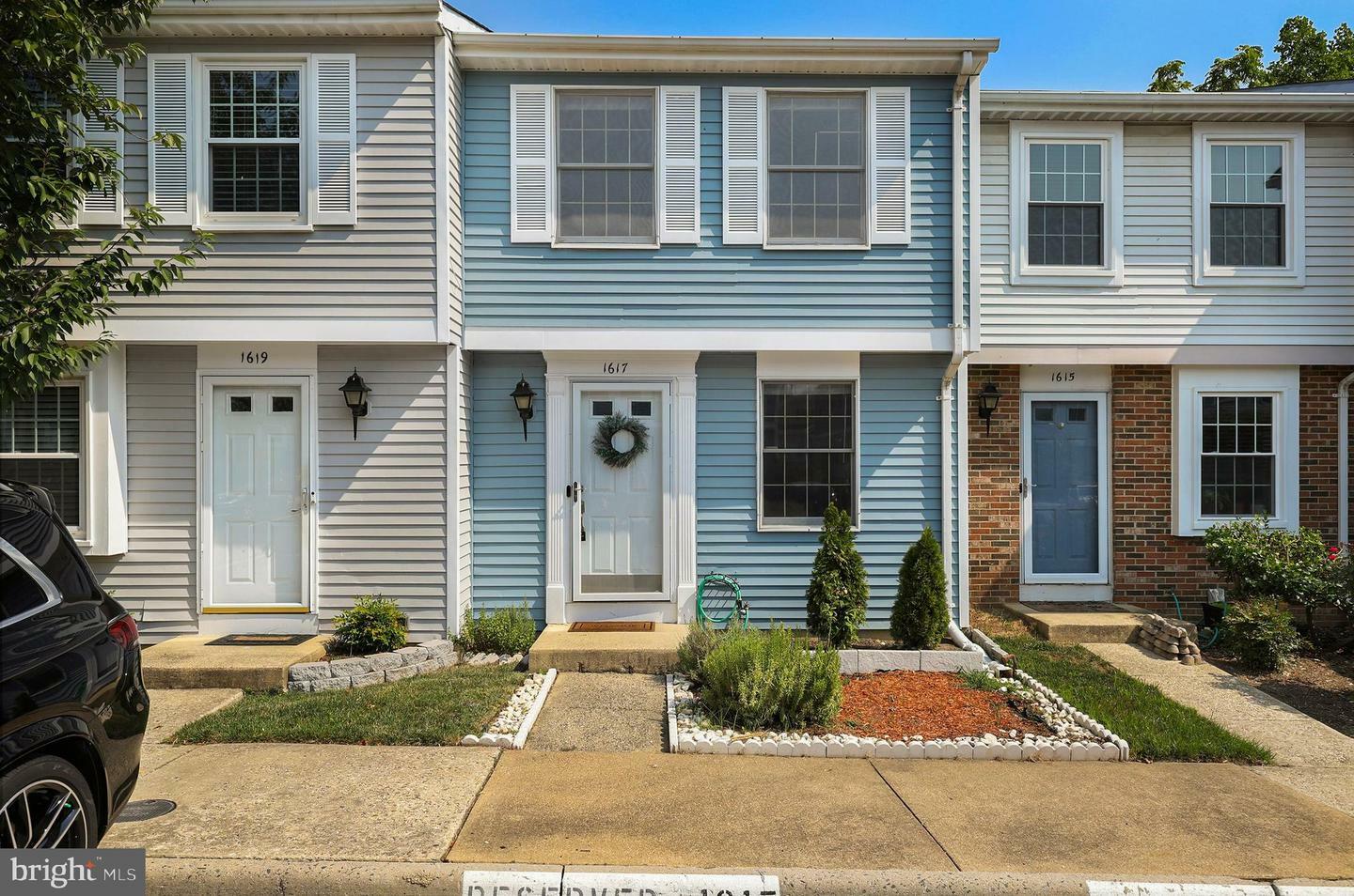 Property Photo: 1617 10th Street S VA 22204