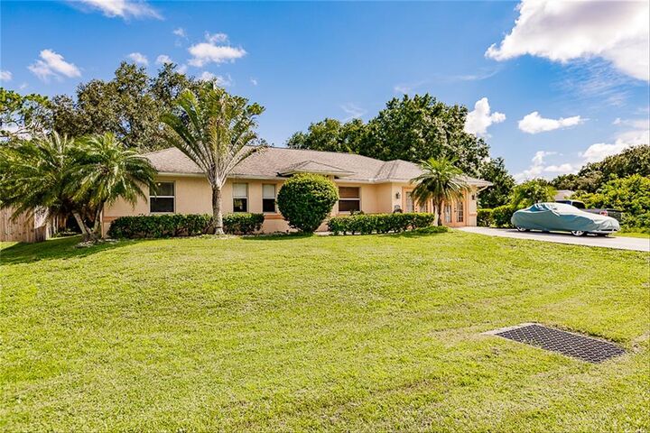 Property Photo:  21229 Peachland Boulevard  FL 33954 