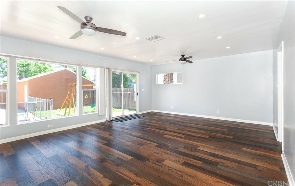 Property Photo: 6710 Chimineas Avenue CA 91335