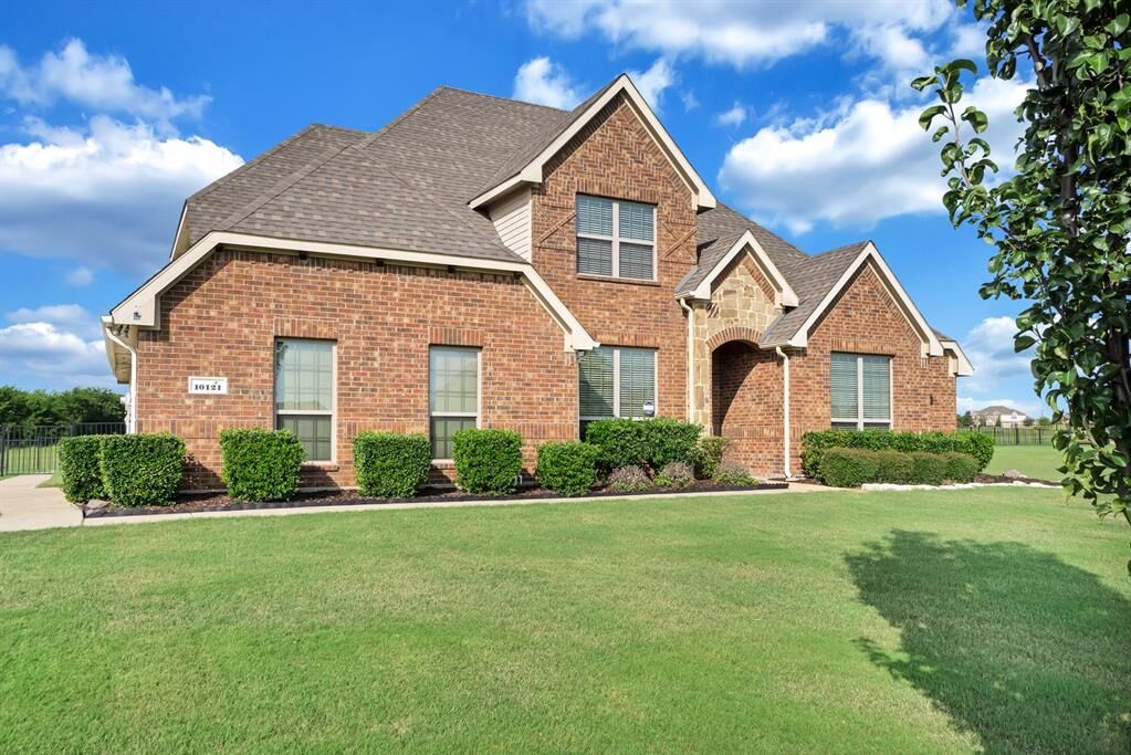 Property Photo: 10121 Dorsett Drive TX 75126