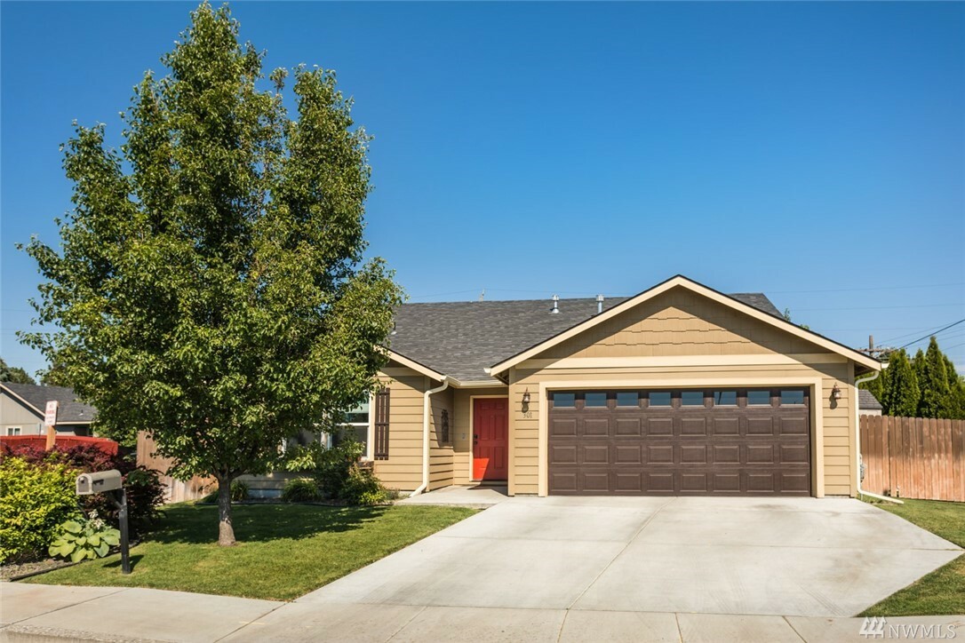 Home for sale in College Place: 301 Danner Lane, College Place, WA 99324