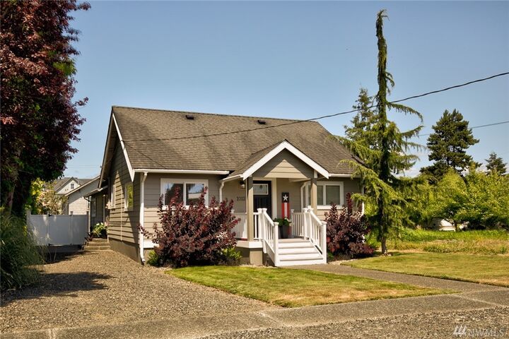 Property Photo: 1012 W Cushing St WA 98520