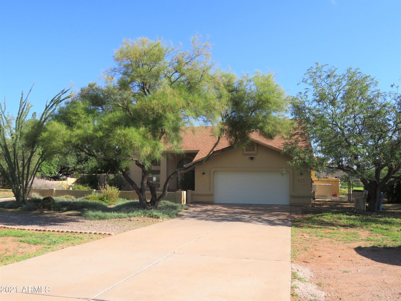 Property Photo: 3741 E Choctaw Drive AZ 85650