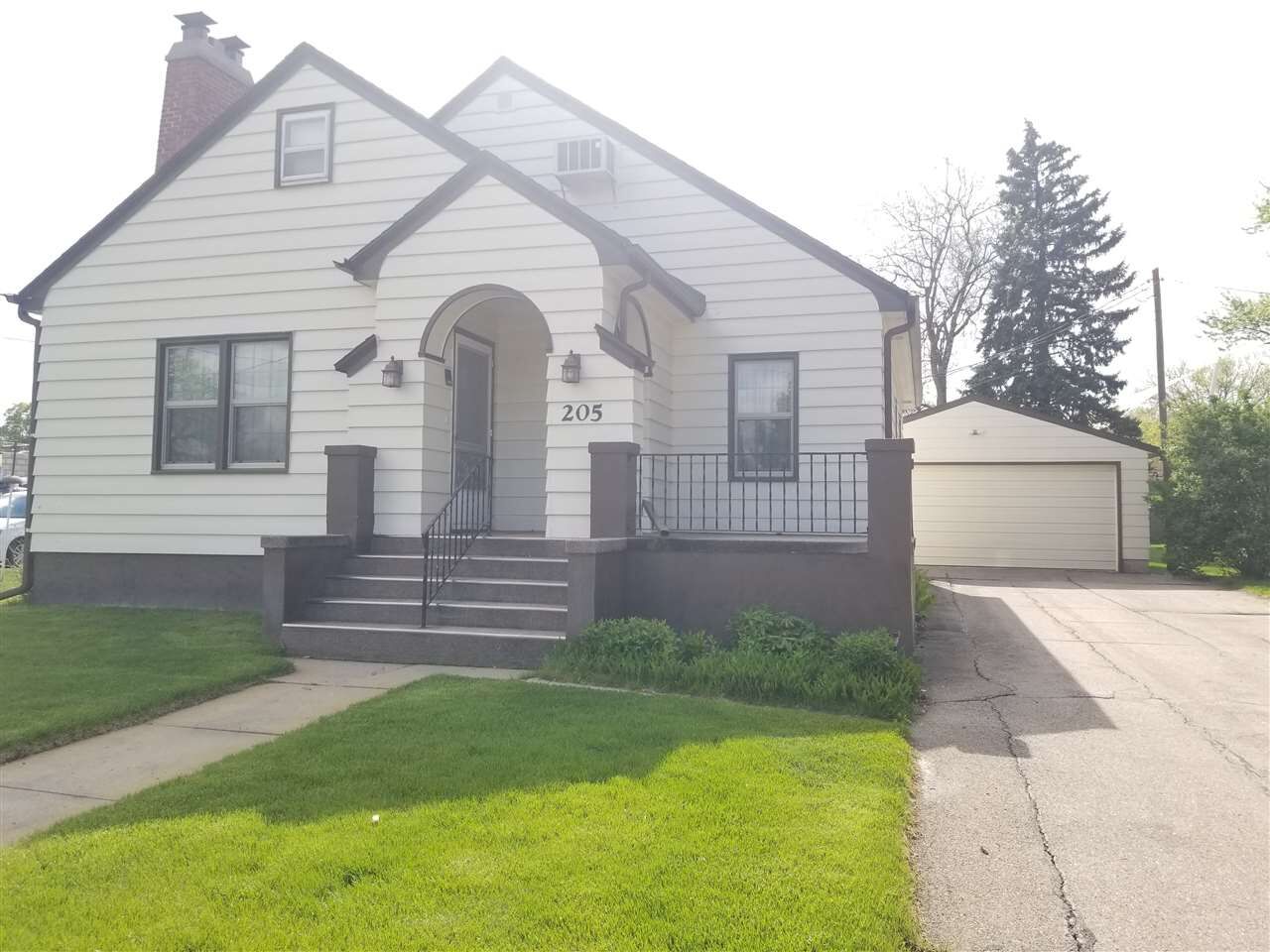 Property Photo: 205 N 14th St NE 68701
