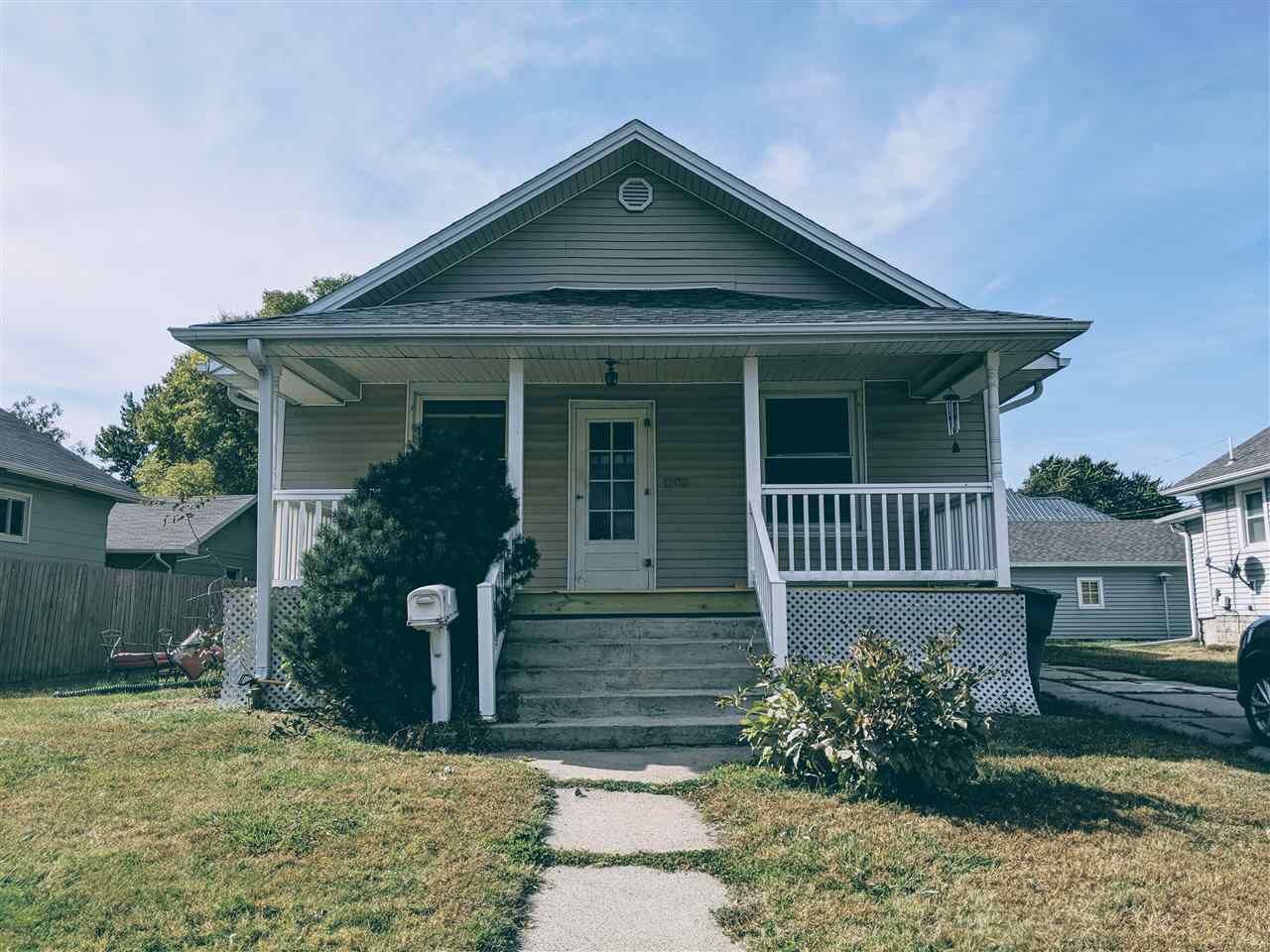 Property Photo: 1202 S 4th St NE 68701