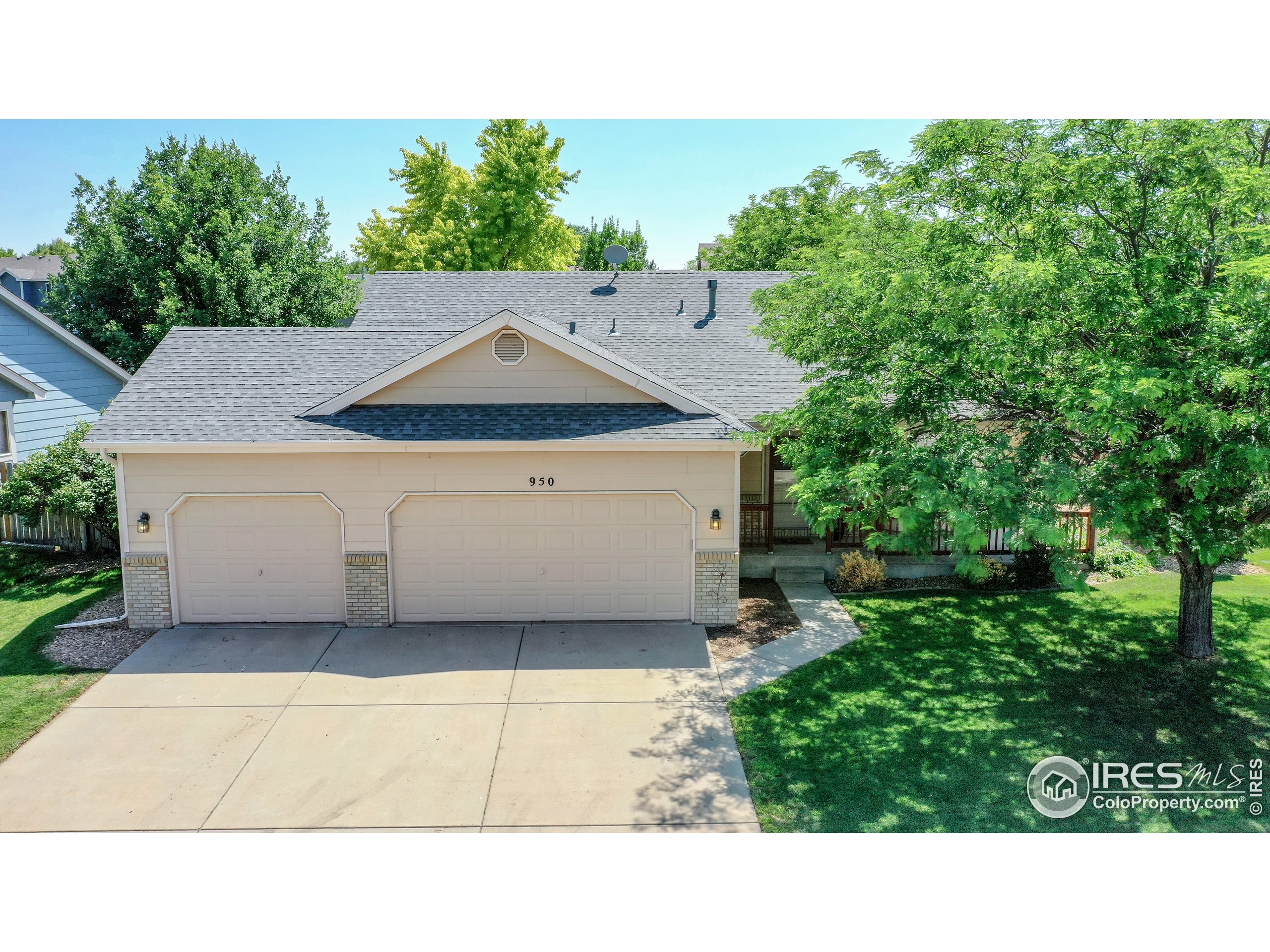 Property Photo:  950 N Greeley Ave  CO 80534 