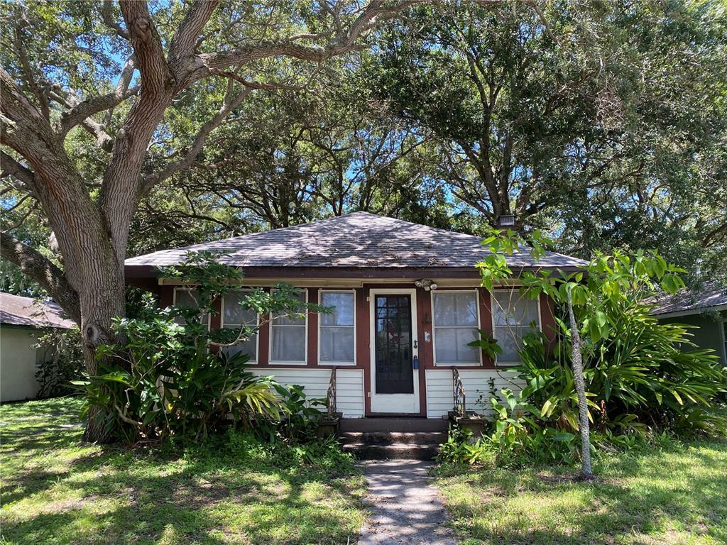 Property Photo:  1300 Charlotte Avenue  FL 34239 