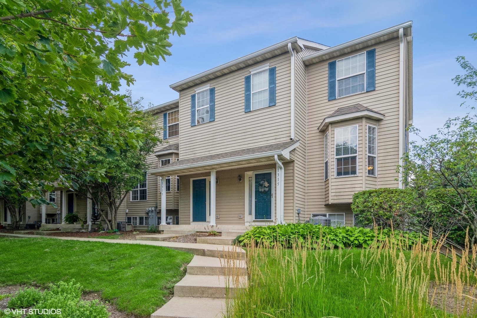 Property Photo:  1315 Chestnut Lane  IL 60560 