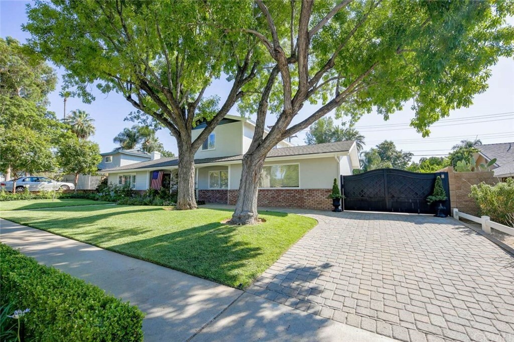 Property Photo:  730 S San Mateo Street  CA 92373 