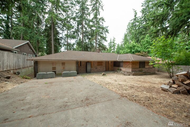 Property Photo: 115 N 145th St WA 98133