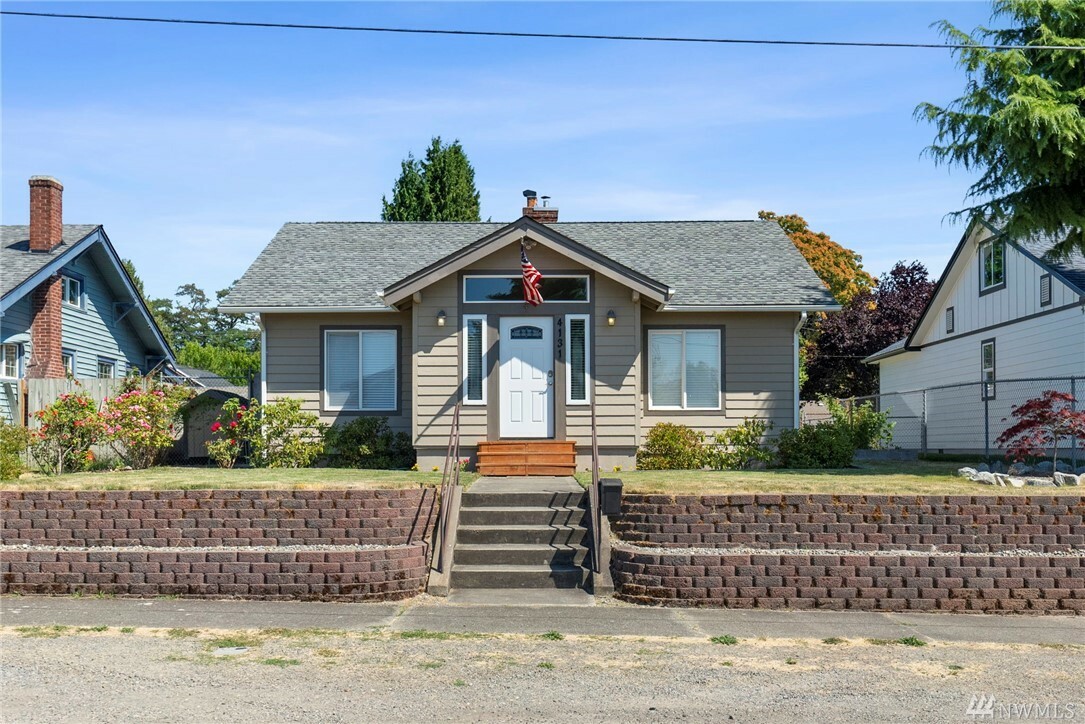 Property Photo:  4131 S Sheridan Ave  WA 98418 