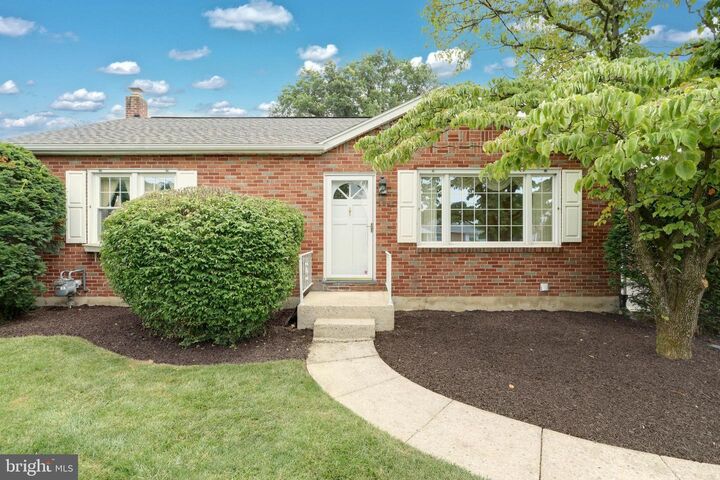 2341 Sunset Road  York PA 17406 photo