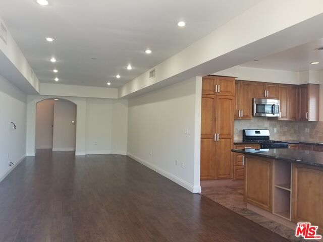 Property Photo:  11218   Camarillo St 306  CA 91602 