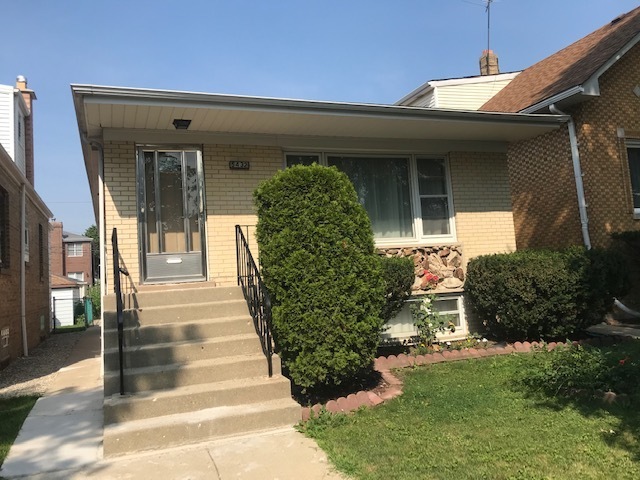 Property Photo: 5432 N Neenah Avenue IL 60656