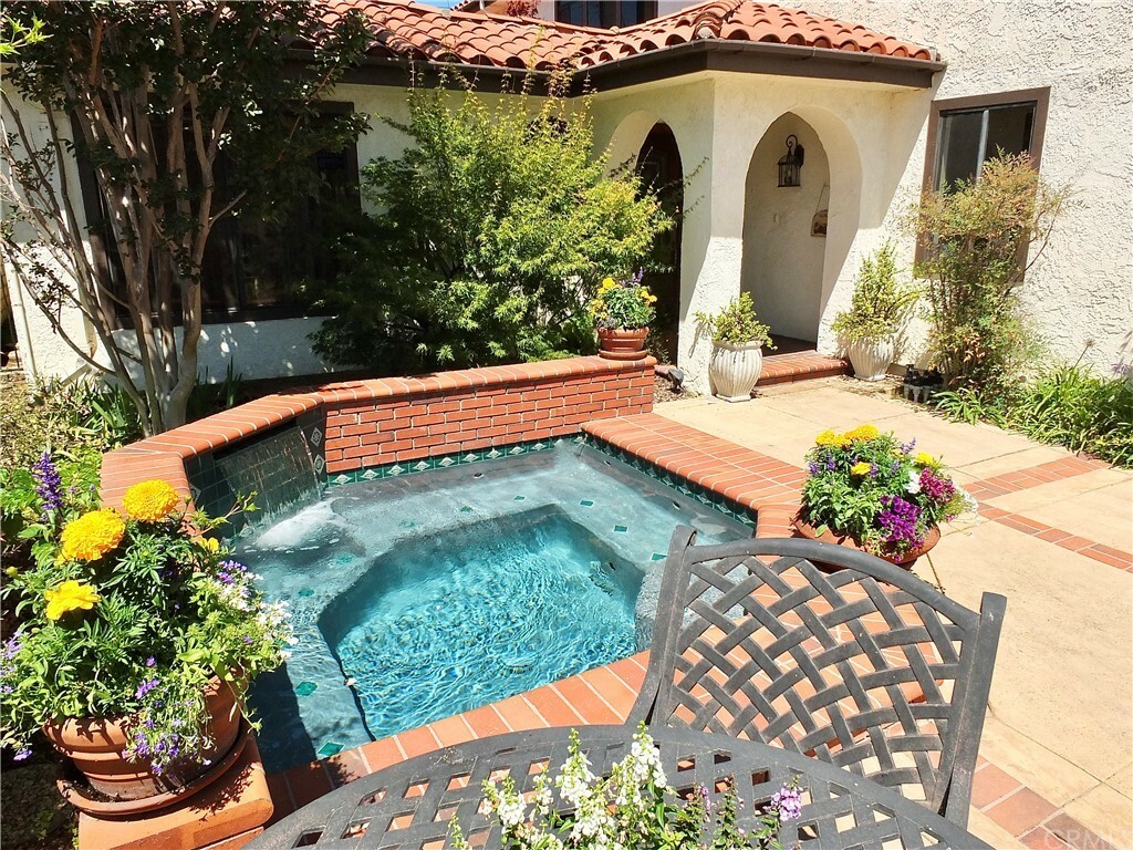 Property Photo: 357 Ultimo Avenue CA 90814