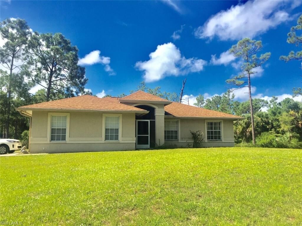 Property Photo: 2720 4th Ave SE FL 34117