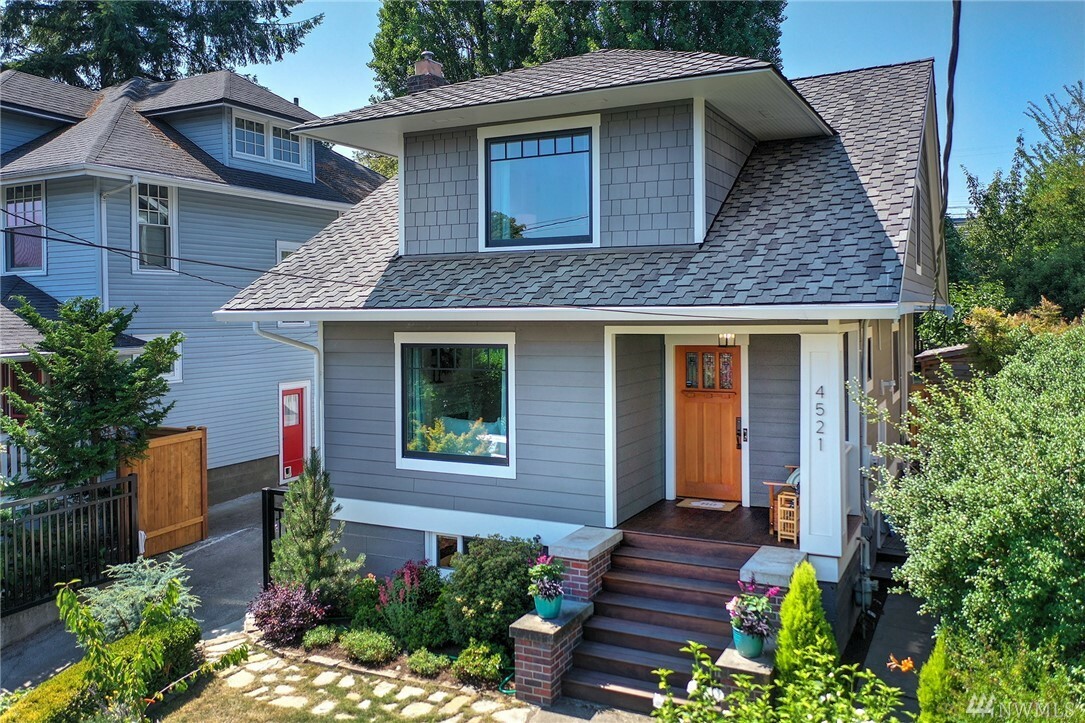 Property Photo:  4521 Eastern Ave N  WA 98103 