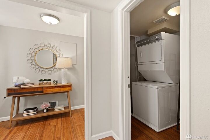 Property Photo: 2432 Dexter Ave N B WA 98109