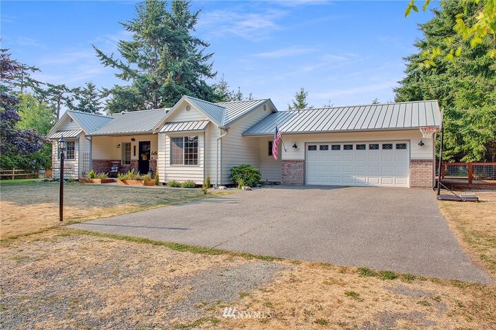 Property Photo:  1043 NE Pennington Loop  WA 98239 