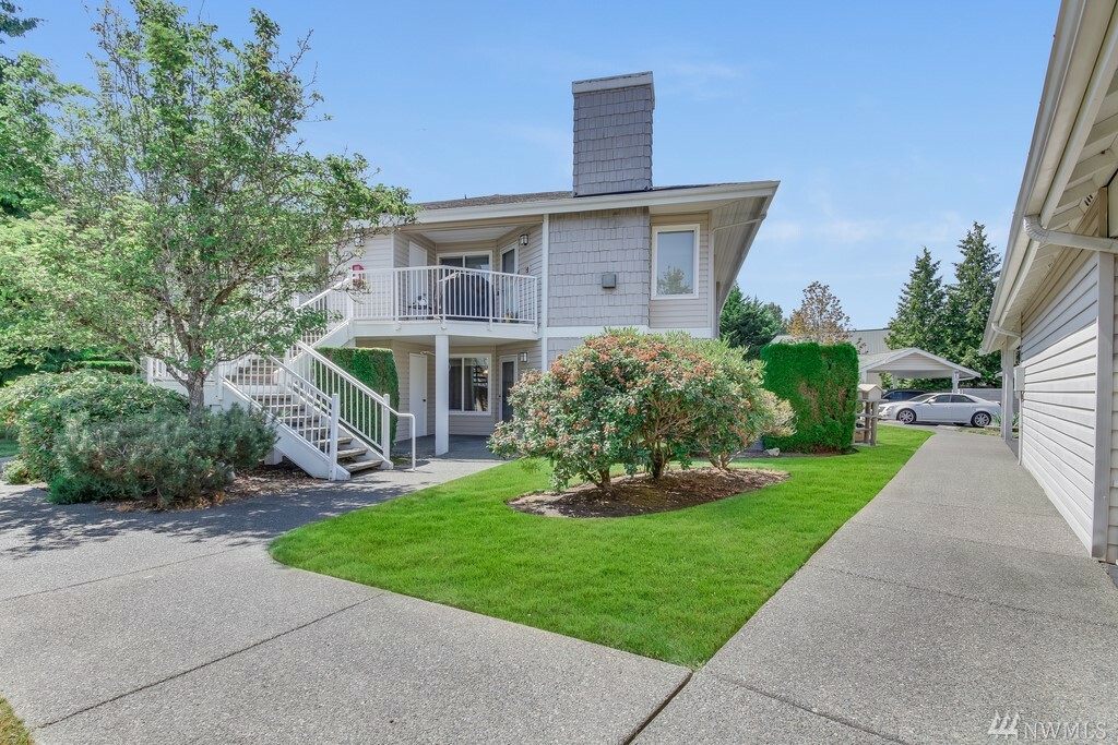 Property Photo:  11130 SE 208th St E101  WA 98031 