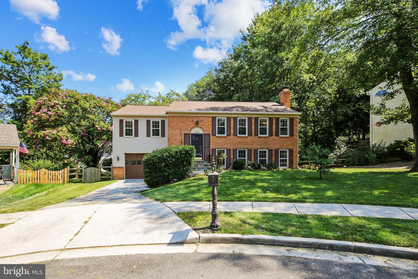 Property Photo: 7305 Langsford Court VA 22153