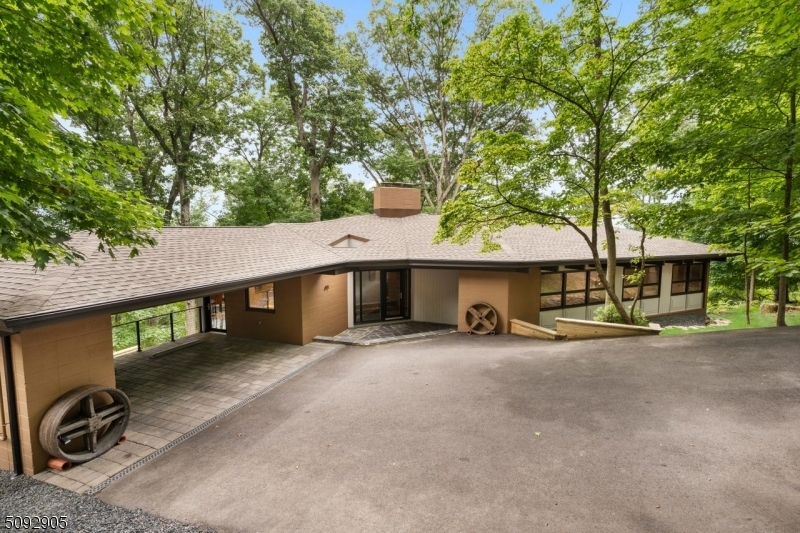 470 Johnston Dr  Watchung Boro NJ 07069 photo