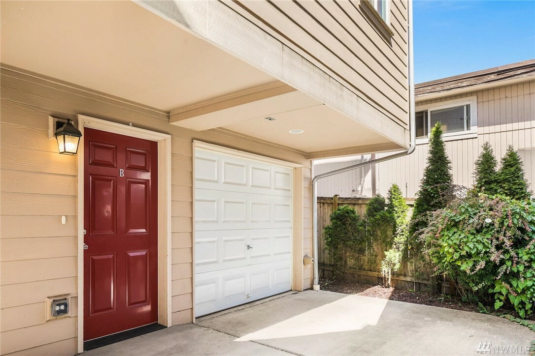 Property Photo: 9247 B Ashworth Ave N WA 98103