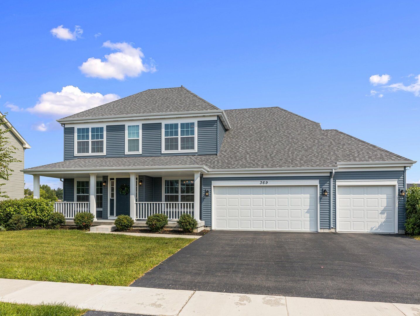 Property Photo:  369 E Becker Place  IL 60178 