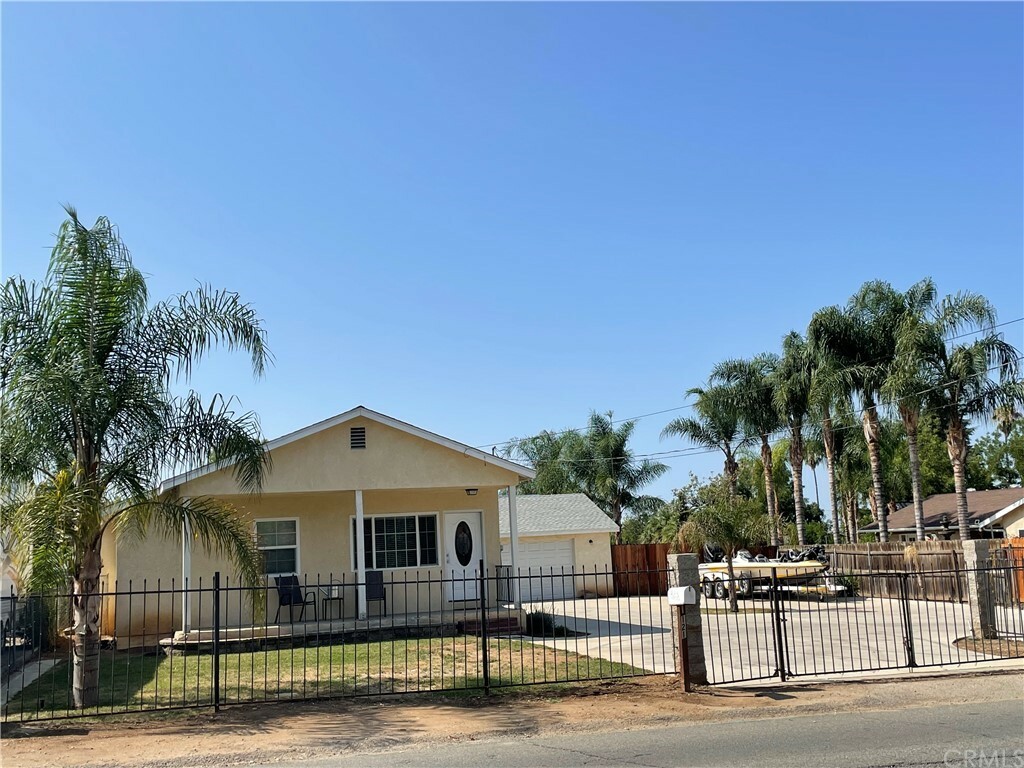 Property Photo: 121 County Line Rd. CA 92320