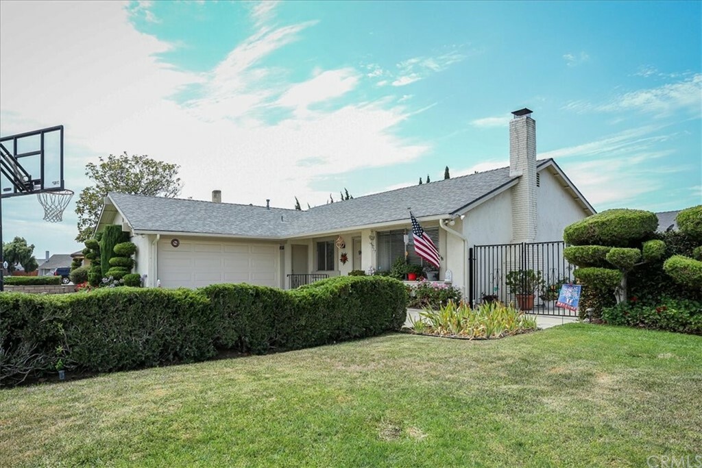 Property Photo:  1127 Kensington Avenue  CA 93454 