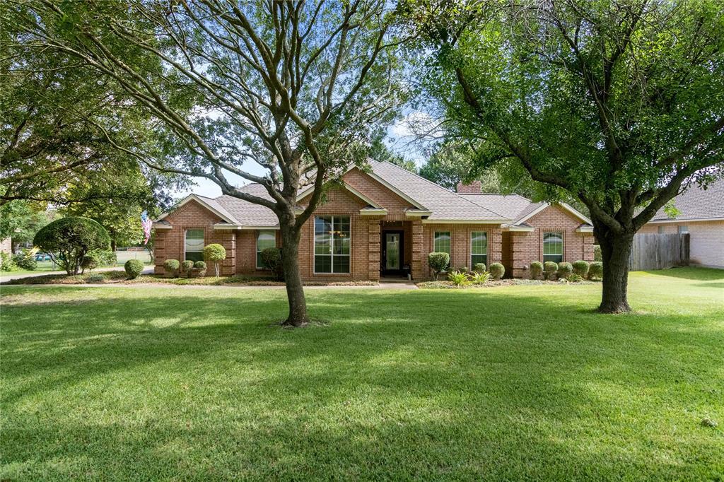 Property Photo: 110 Suburban Drive TX 75154