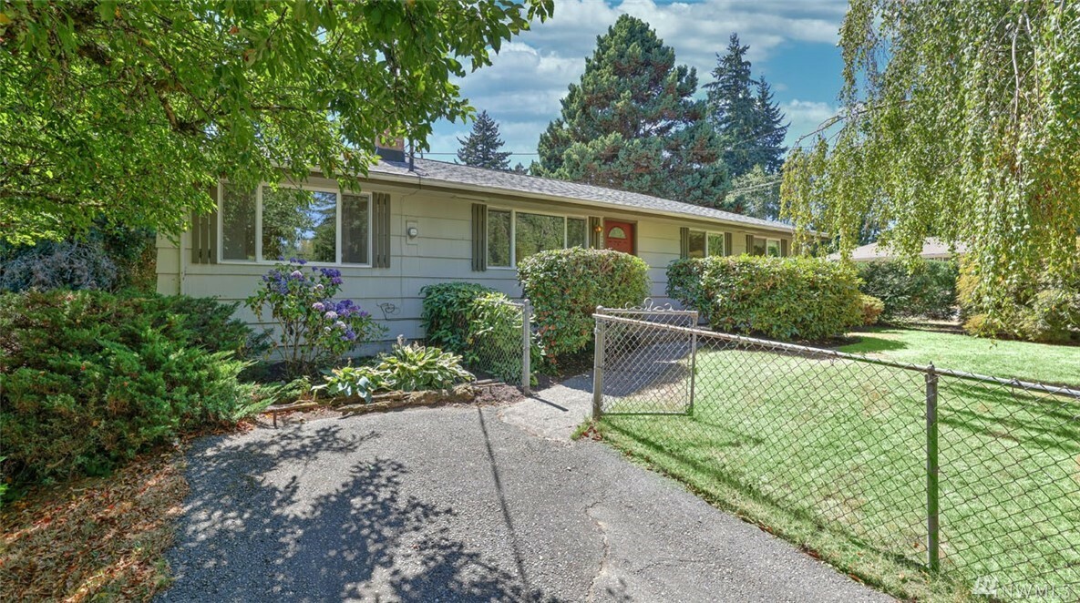 7212 224th St SW  Edmonds WA 98026 photo