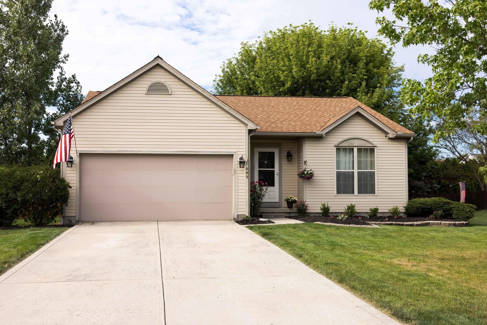 Property Photo: 1489 Pepper Lane OH 43040