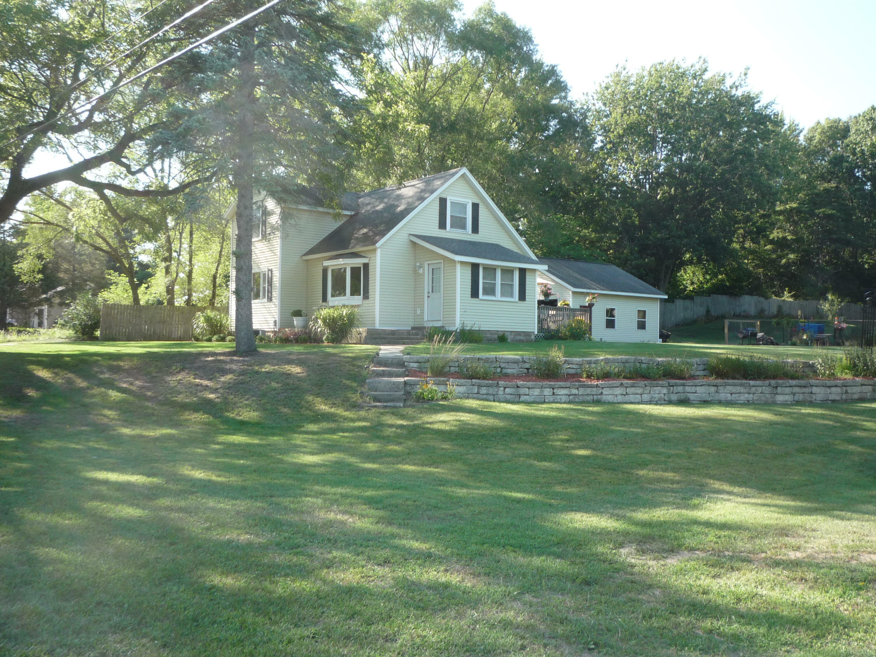 Property Photo: 1393 W Lakewood Boulevard MI 49424